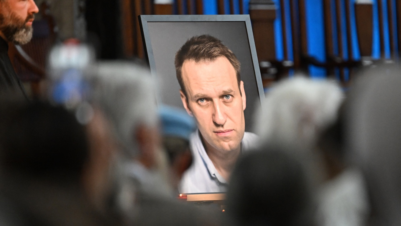 Cinque capitali europee puntano il dito su Mosca: “Navalny assassinato con una rara tossina delle rane freccia”, il Cremlino replica: “Solo insinuazioni”