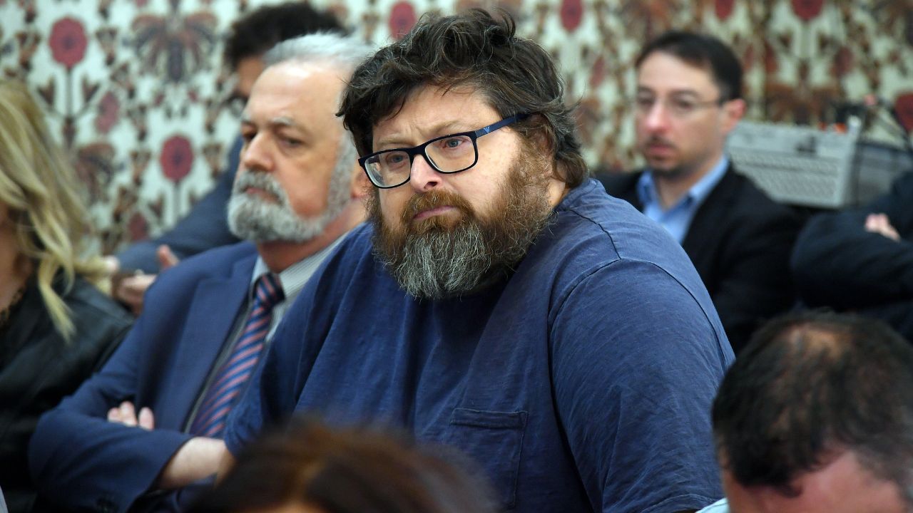 Adinolfi sogna il governo con Vannacci e Corona: il trio che sembra una barzelletta, ma purtroppo non lo è