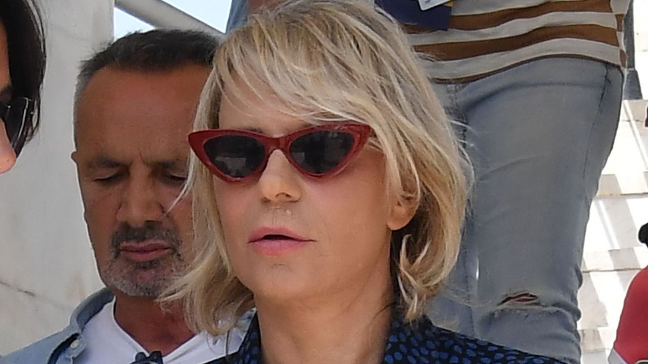 Maria De Filippi lascia Mediaset e Piersilvio trema. Indiscrezione o verità?