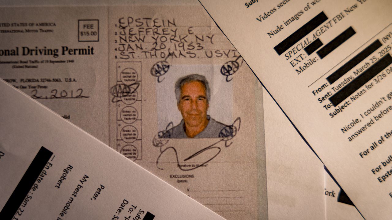 Dalle “tre gemelle minorenni” agli hotel di Milano: negli Epstein file spunta un’italiana scelta da Sorrentino per fare una “ragazza di Berlusconi” in “LORO”