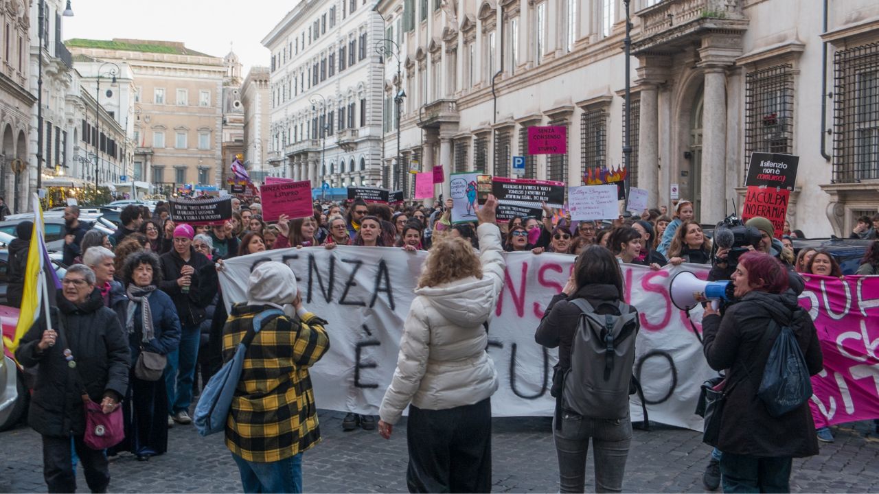 Manifestazioni in tutta Italia contro il ddl Bongiorno: “Senza consenso è violenza”