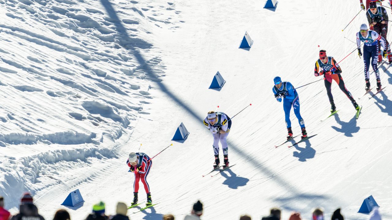 Colori, canto e meraviglia: Verona trasforma la cerimonia finale delle Olimpiadi in un’opera a cielo aperto