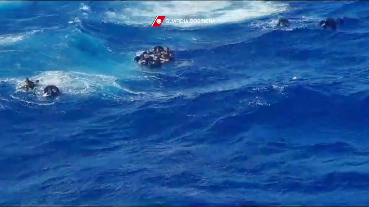 Calabria e Sicilia, il mare restituisce oltre 15 corpi di migranti: tra Tirreno e Trapanese indagini aperte sui naufragi fantasma