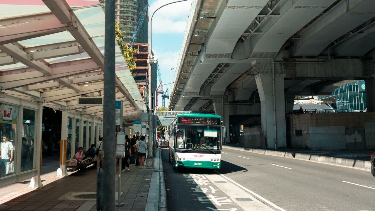 BUS-SIAMO A CASA: un pullman gratuito per riportare i fuorisede in Calabria a Pasqua