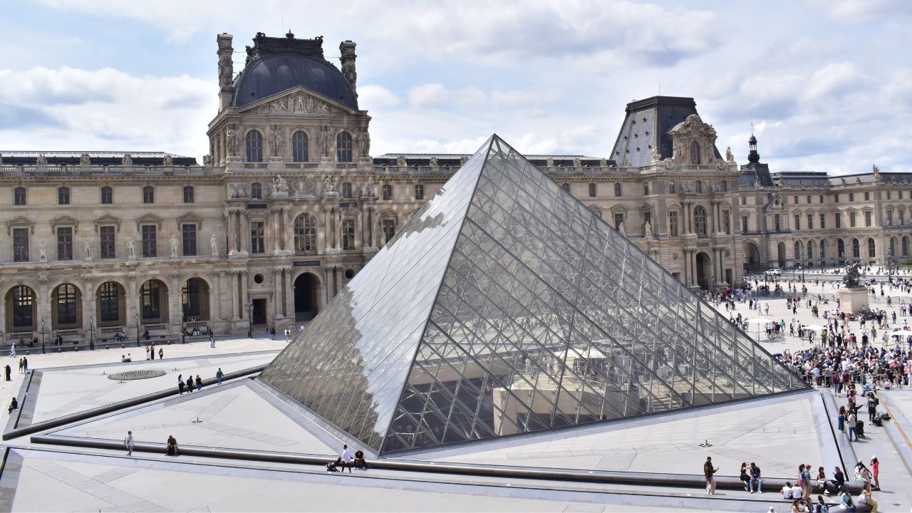 Il Louvre prende vita con la realtà aumentata: sei capolavori si svelano al pubblico