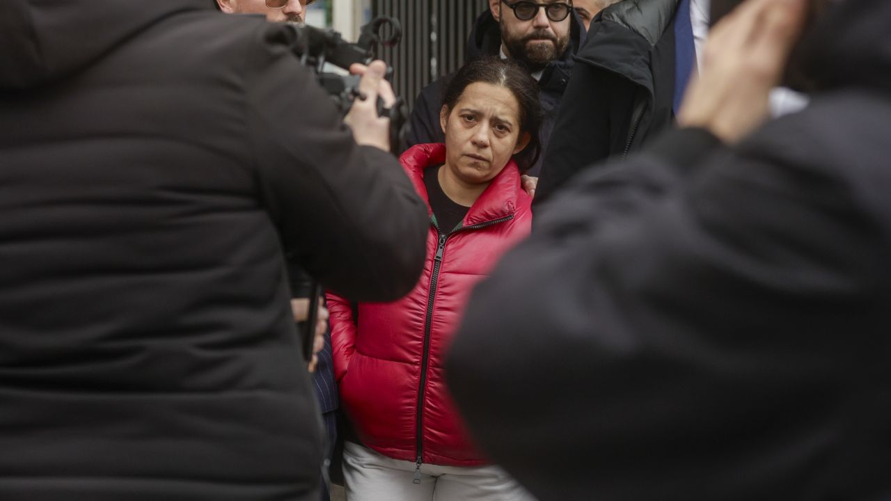 Bimbo trapiantato al Monaldi, la madre in diretta tv: «Non ci sono speranze, ora potete lasciarlo andare». La famiglia chiede cure palliative per fermare l’accanimento