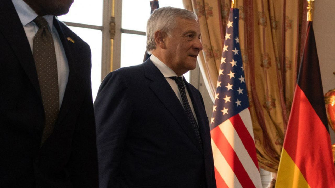 Il “triplete” dell’imbarazzo di Tajani: vola a Washington per il Board of Peace trumpiano, si ritrova schiacciato tra Vaticano, popolari europei e i Berlusconi