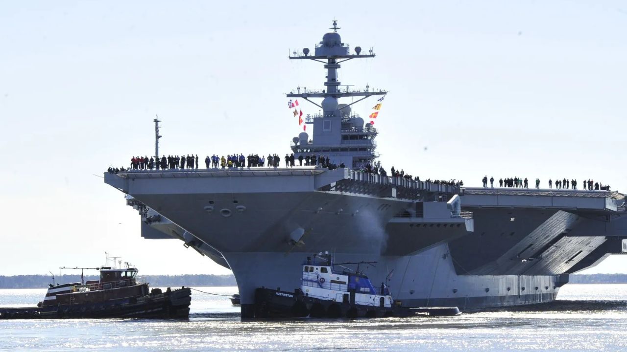 La portaerei da 13 miliardi e il nemico più umiliante: la Ford si ferma a Creta perché i bagni non reggono 4.600 persone a bordo