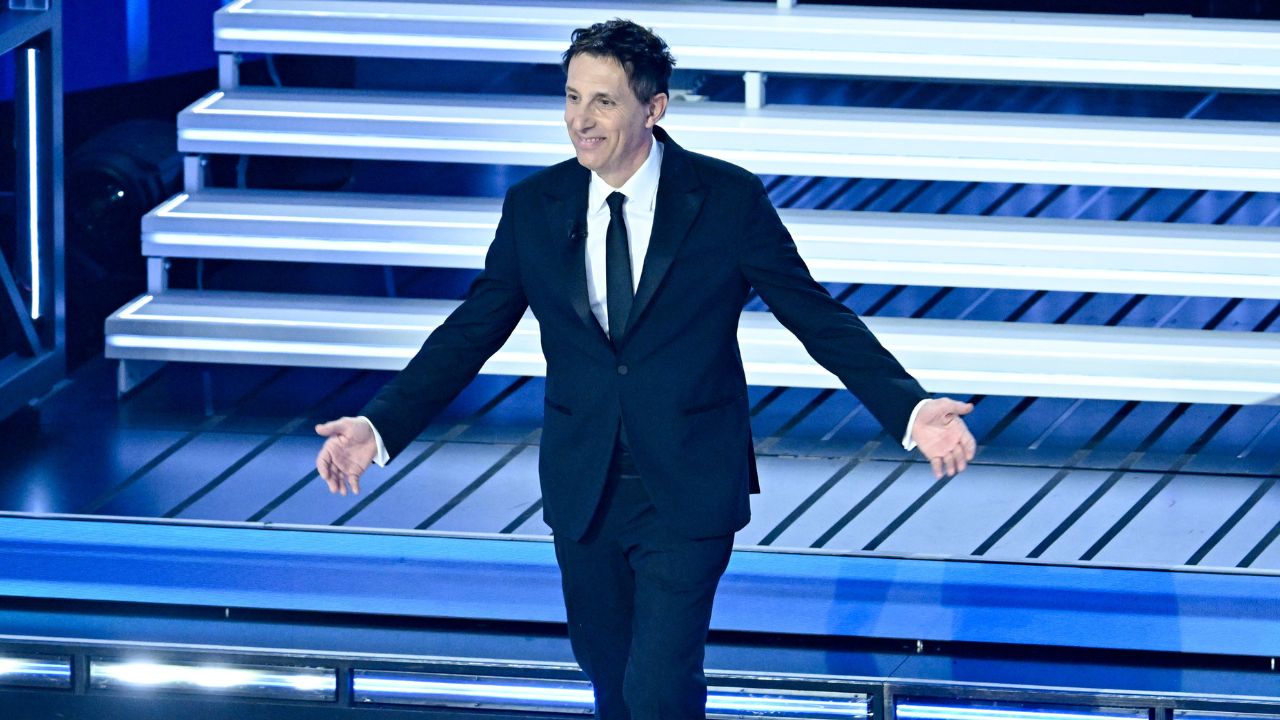 Sanremo si sveglia dal torpore: la “cura” Pantani salva il terzo atto di Carlo Conti