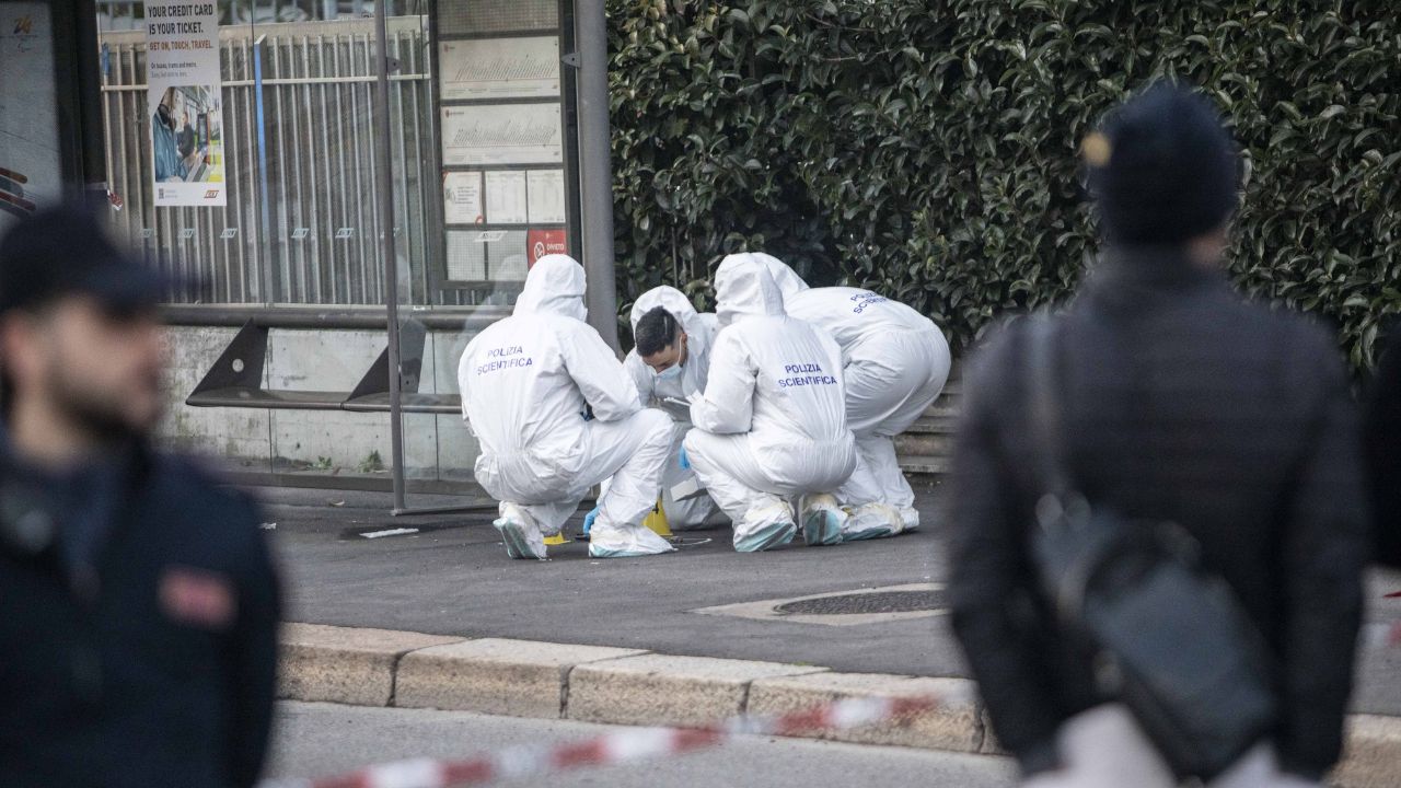 Rogoredo, un colpo da lontano e 23 minuti di silenzio: fermato un poliziotto