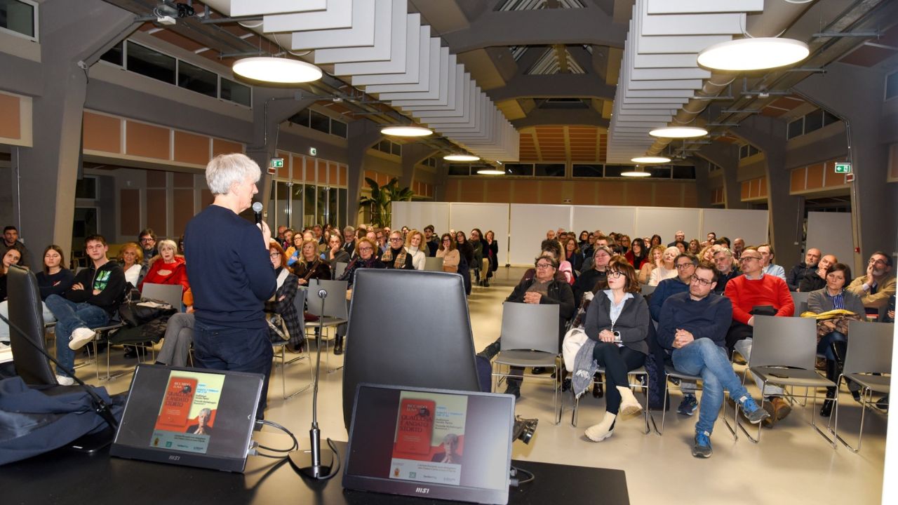 Riccardo Luna: “Gli algoritmi puntano su rabbia e paura”. Successo a Fermo per l’evento Sardex