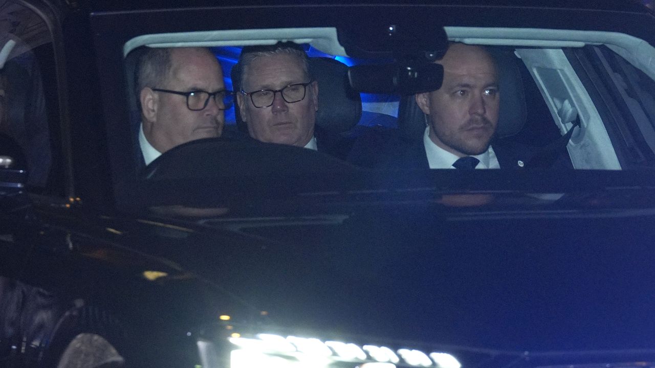 Epstein travolge Buckingham Palace: re Carlo pronto a collaborare con la polizia, i Windsor rompono il silenzio