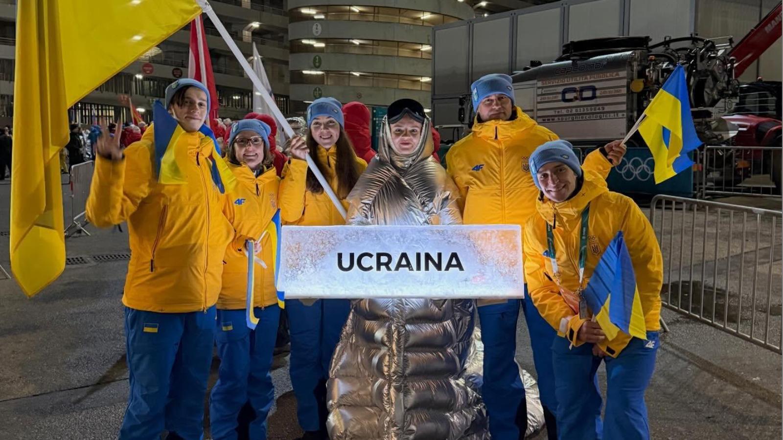 Anastasia Kucherova, la volontaria russa che ha guidato l’Ucraina alla cerimonia d’apertura: «Un gesto di resistenza, l’ovazione mi ha commossa»