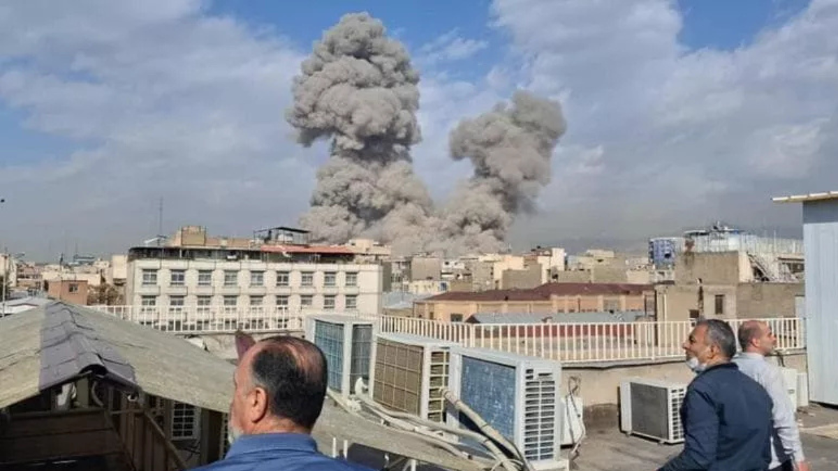 Rappresaglia iraniana nella regione, missili contro basi Usa: esplosioni in Bahrein e Qatar, Teheran rivendica “Truth Promise 4”