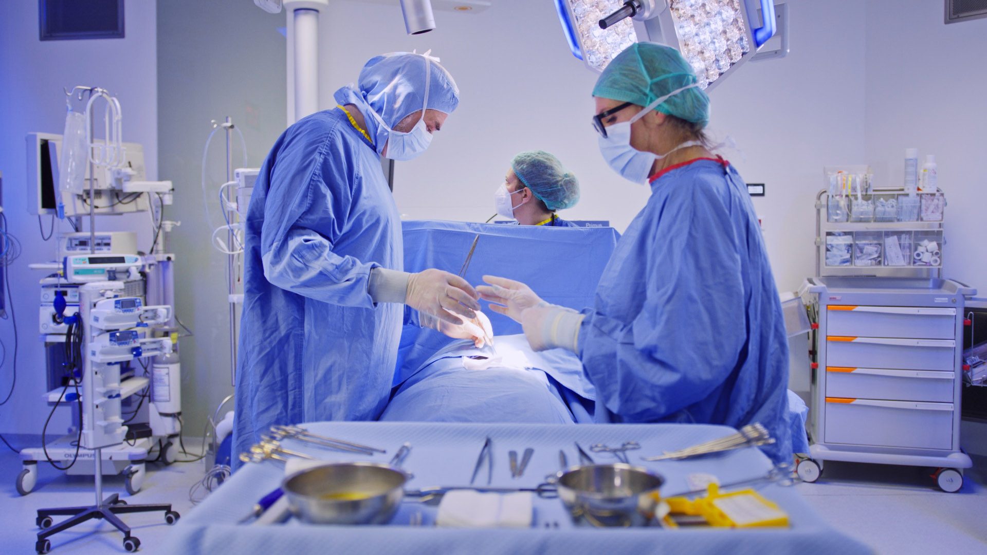 Cuore danneggiato e un bimbo attaccato alla macchina: due ospedali, due diagnosi opposte e una guerra di carte tra Napoli e Roma