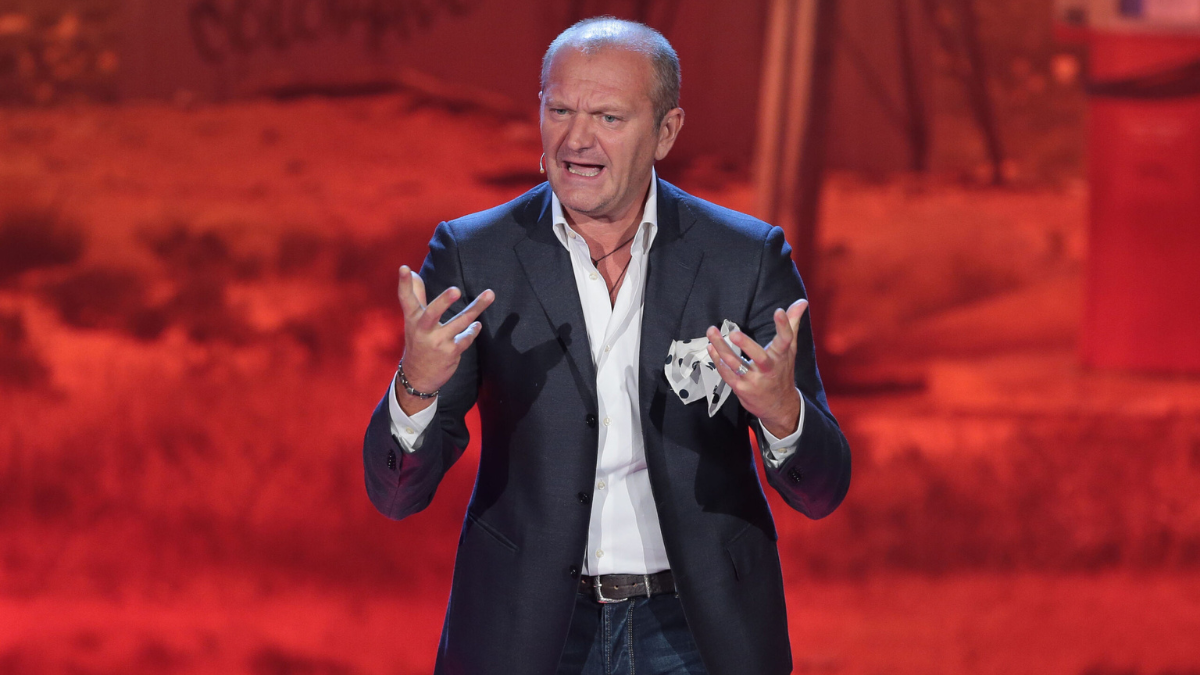 Pucci, l’Ariston e la sceneggiata perfetta: scelto, contestato, “rinunciatario” (con martirio annesso)