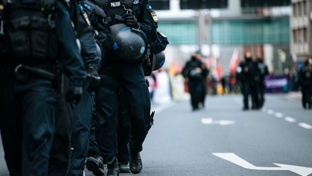 Torna l’ombra del terrorismo sull’Europa: l’allarme della Ue su cellule dormienti iraniane e nuove rotte migratorie dalla guerra in Medio Oriente