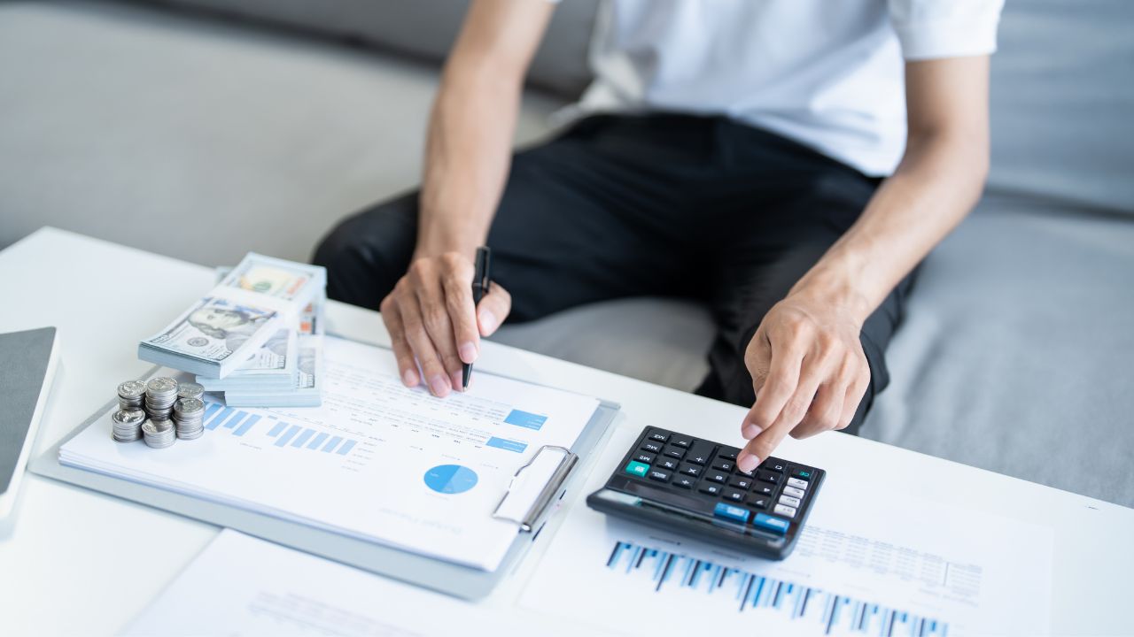 Buste paga più alte da aprile? La flat tax al 5% sugli aumenti contrattuali promette stipendi più ricchi ma milioni di lavoratori restano esclusi