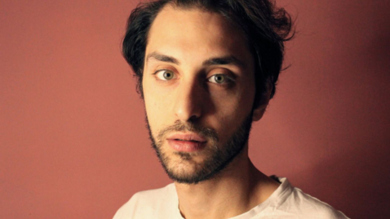 “Vernice Fresca”: lo spettacolo teatrale dell’artista Giovanni Sicurello a Villa Lazzaroni