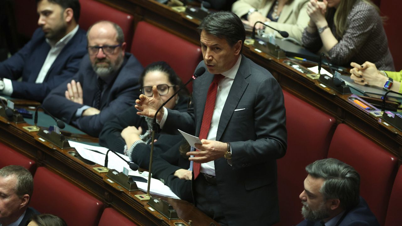 Campo largo spaccato su Iran e Ucraina, il Pd si divide con Conte e il Terzo polo torna a farsi spazio nel caos del centrosinistra