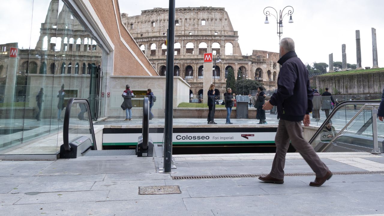 Molestie sulla Metro C di Roma: arrestato 60enne, la vittima è uno studente di 16 anni