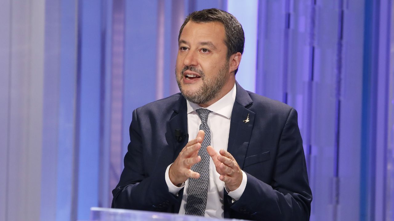 Famiglia del bosco, Salvini attacca: “A Napoli bambini tra topi e degrado”. Il ministro interviene sul caso e accende la polemica