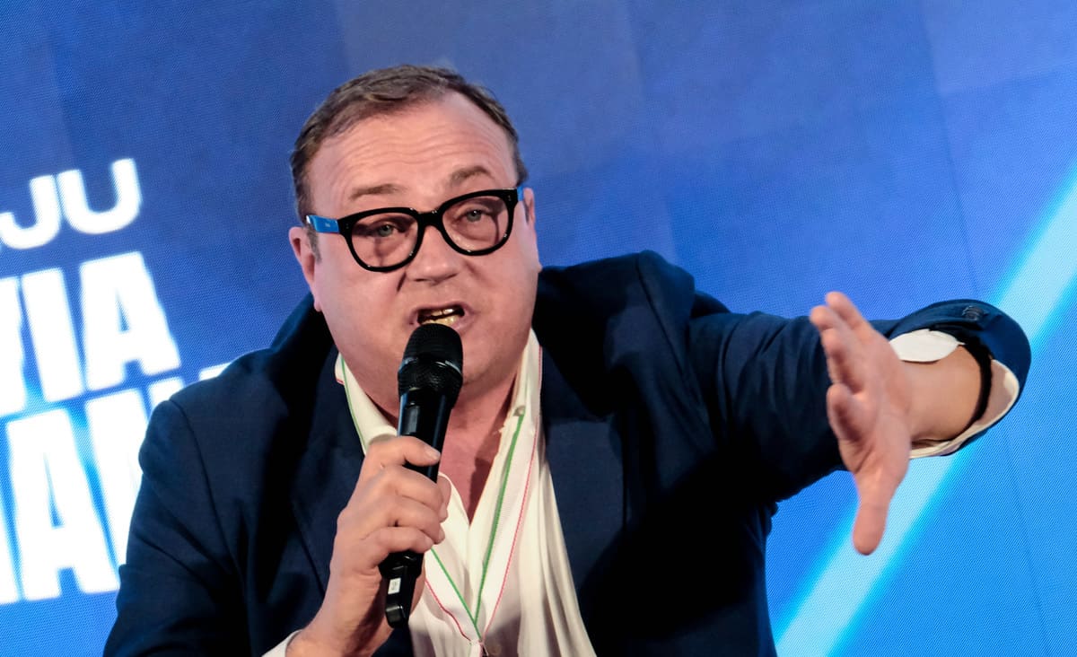 Cerno che disastro: “Due di picche” davvero! La striscia su Rai2 debutta con il 5,4% e perde quasi un milione di spettatori in pochi minuti