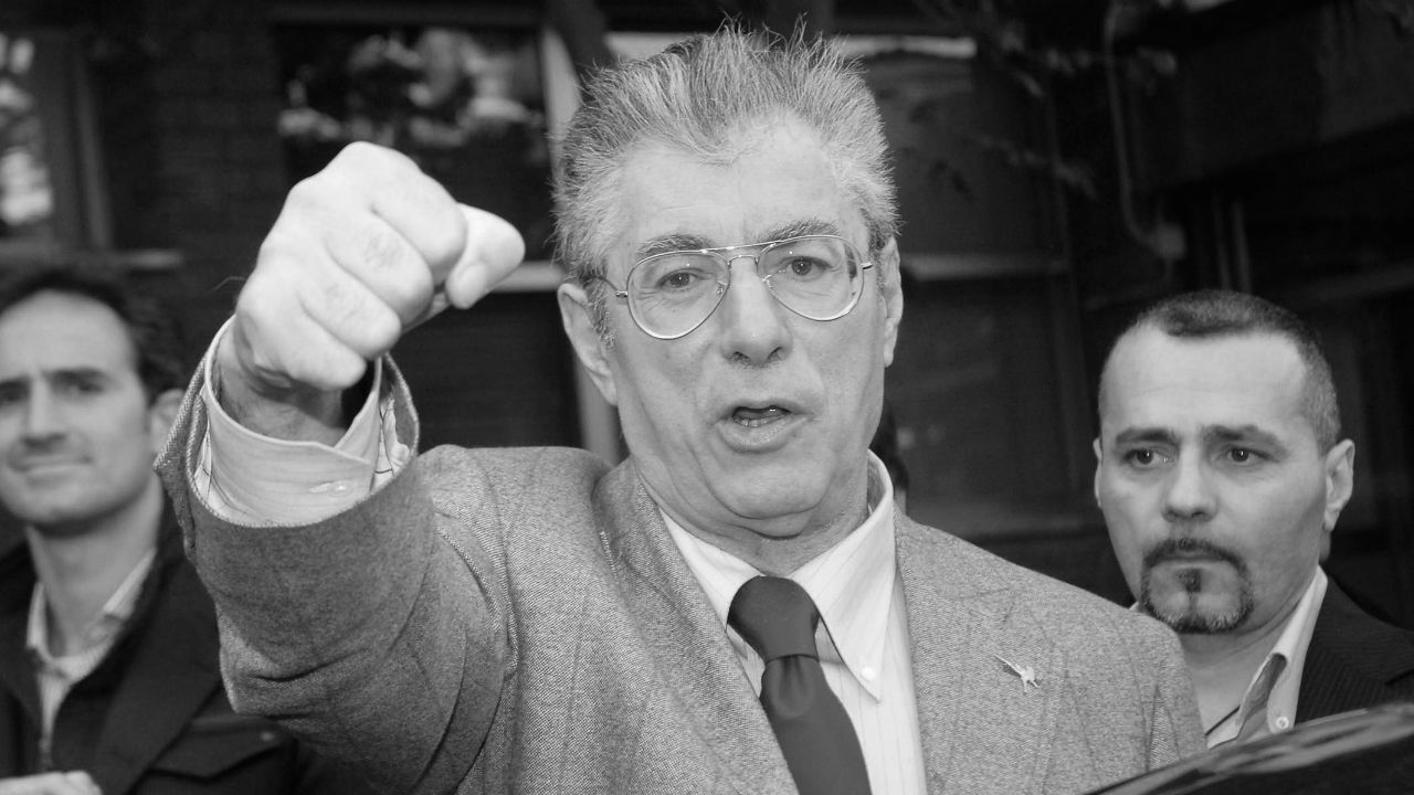 Umberto Bossi, dal boogie woogie alla Padania: ritratto irregolare del “Senatùr” che ha cambiato la politica italiana