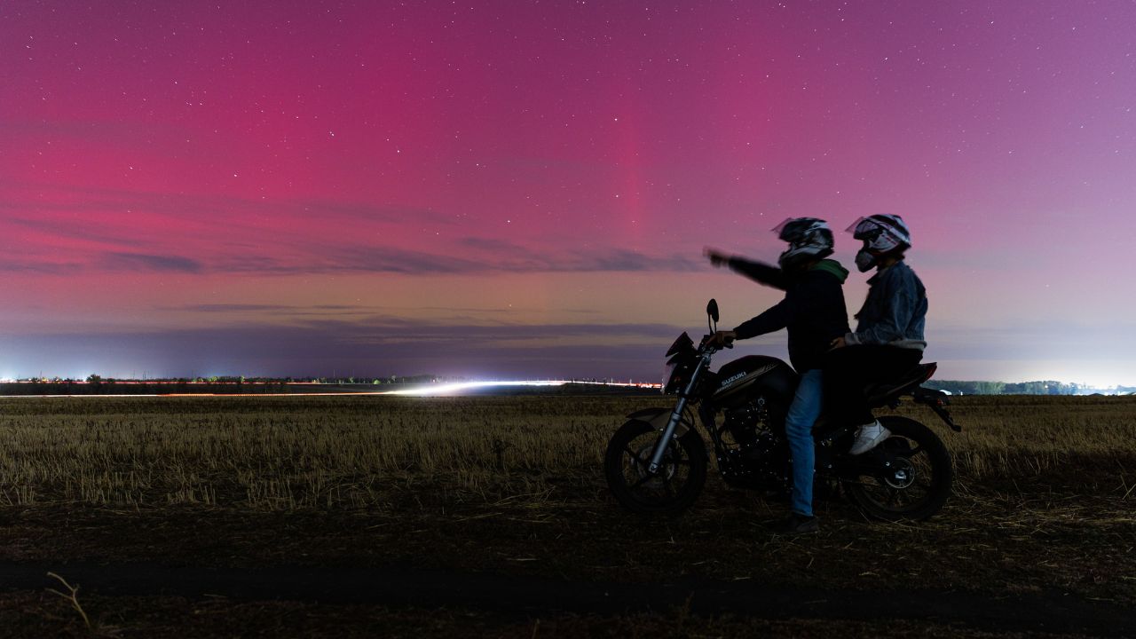Una tempesta solare sta per colpire la Terra, rischi per GPS e cellulari: possibili aurore boreali anche in Italia