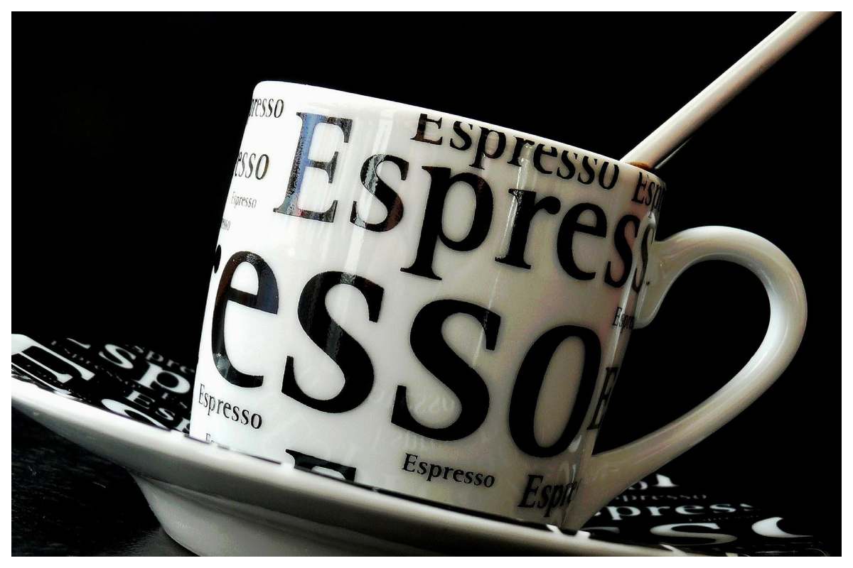 Bevi il caffè al momento giusto e otterrai benefici sorprendenti. Ecco l’orario ideale secondo la scienza