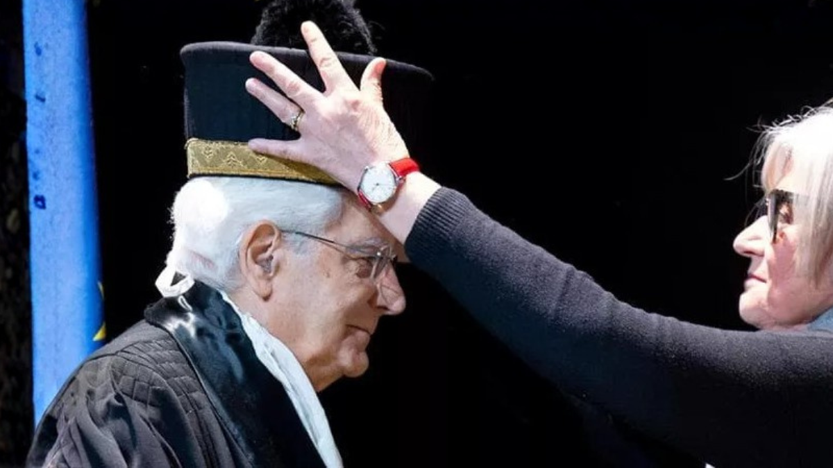 Mattarella prende la laurea in politica e lancia l’allarme sulla “tirannide cesarista”
