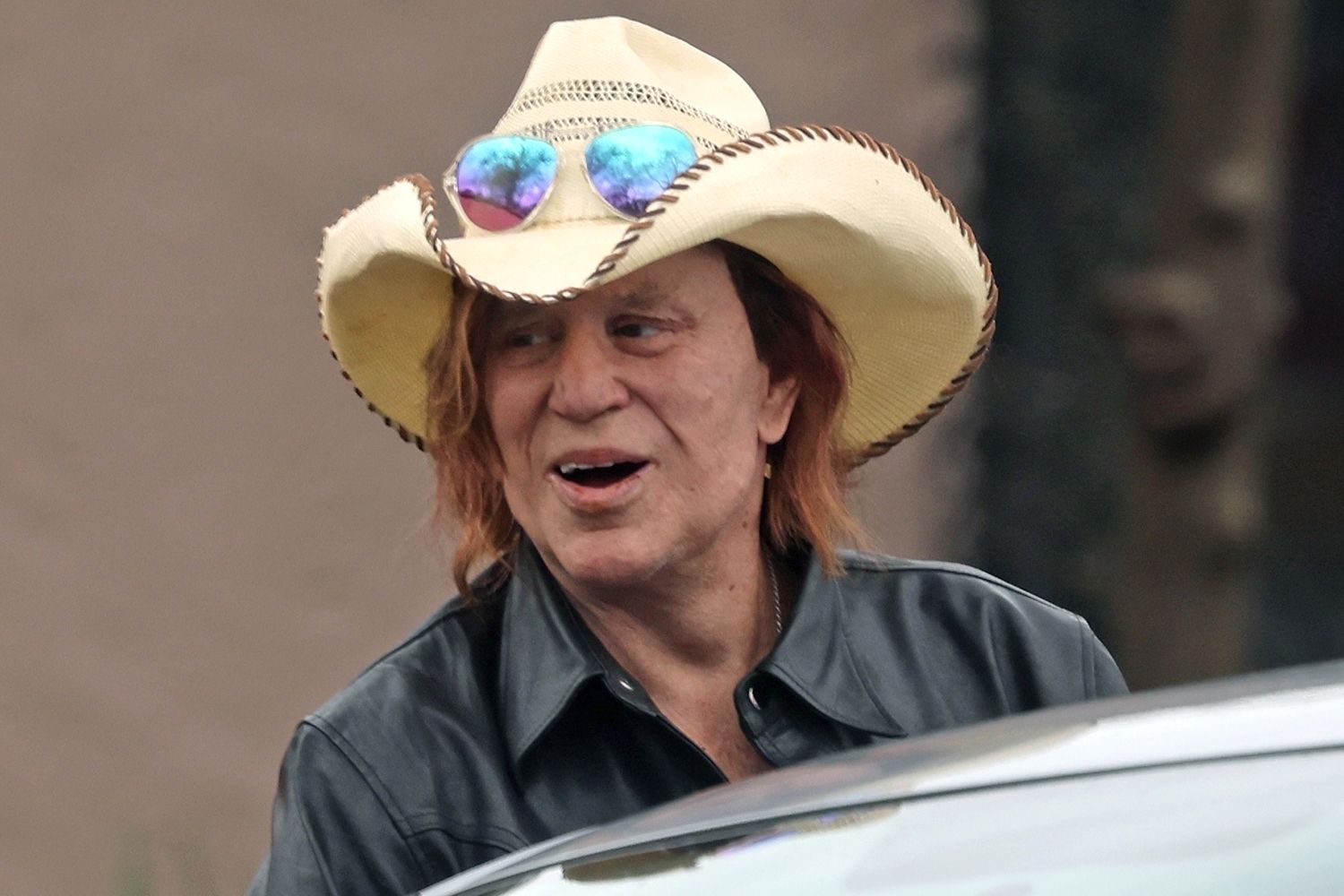 Mickey Rourke sfrattato dalla casa di Los Angeles: 60mila dollari di affitto non pagato e la lite sui topi