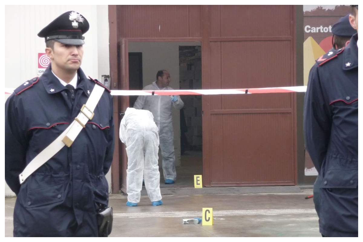 Operaio di 22 anni muore schiacciato da un macchinario a Padova: tragedia in fabbrica