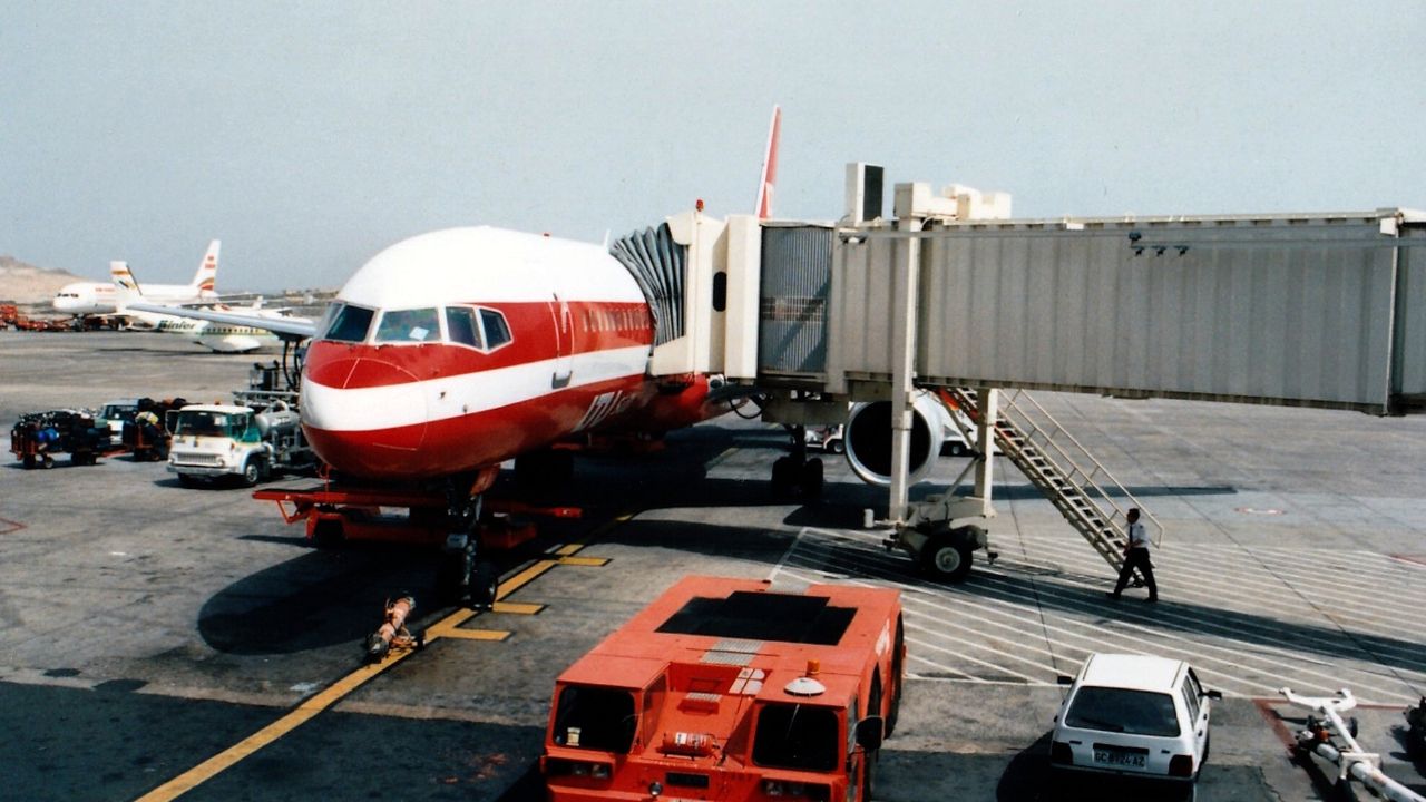 Carburante per aerei, quanto c’è davvero da allarmarsi: l’Italia dipende dal Golfo, ma il primo rischio oggi è il prezzo e non lo stop dei voli