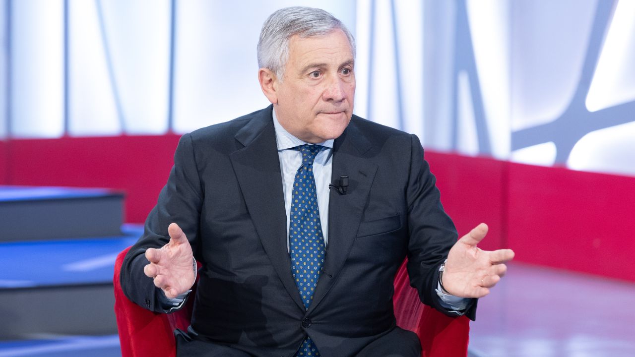 Forza Italia, Marina e Pier Silvio Berlusconi convocano Tajani: Mulè pronto a prendere il posto di Barelli nella resa dei conti azzurra