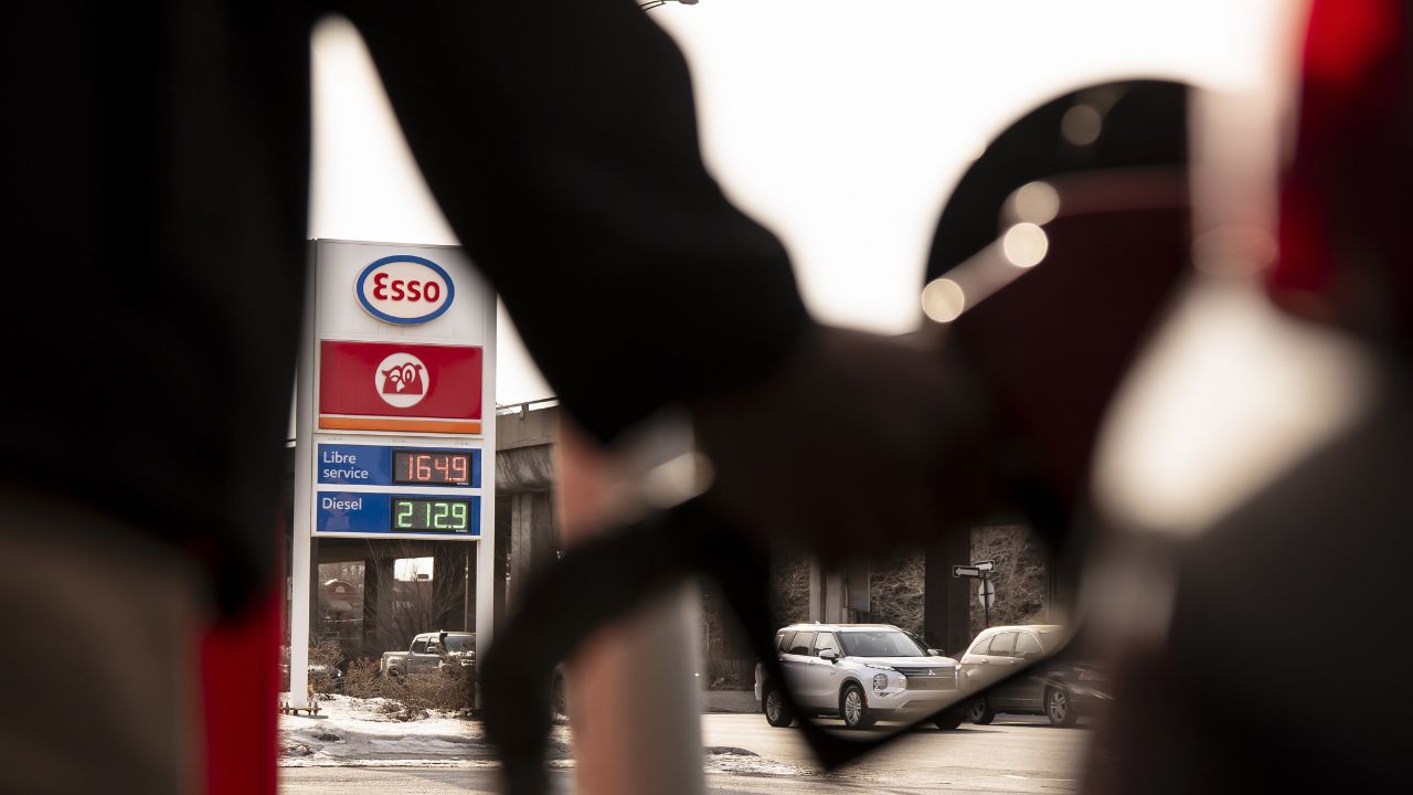 Gasolio, oltre 3.000 distributori ignorano il taglio delle accise: 684 hanno perfino aumentato i prezzi alla pompa