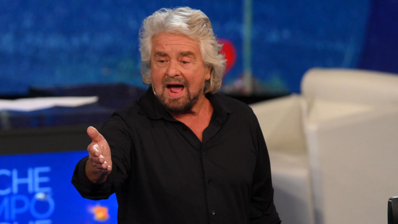 Beppe Grillo chiede il rimborso agli Usa per il carburante e porta Conte in tribunale per riprendersi il simbolo dei 5Stelle