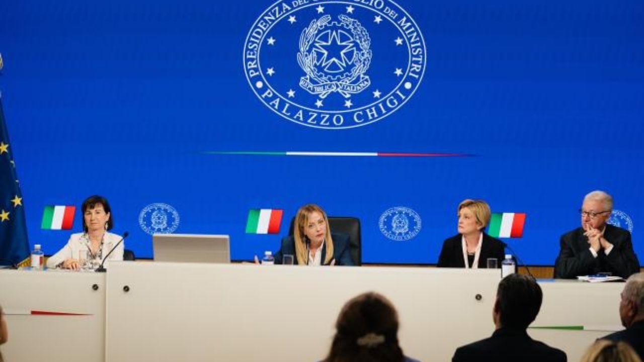 Giro di vite sugli incentivi statali, niente soldi a chi non assicura al lavoratore un salario giusto