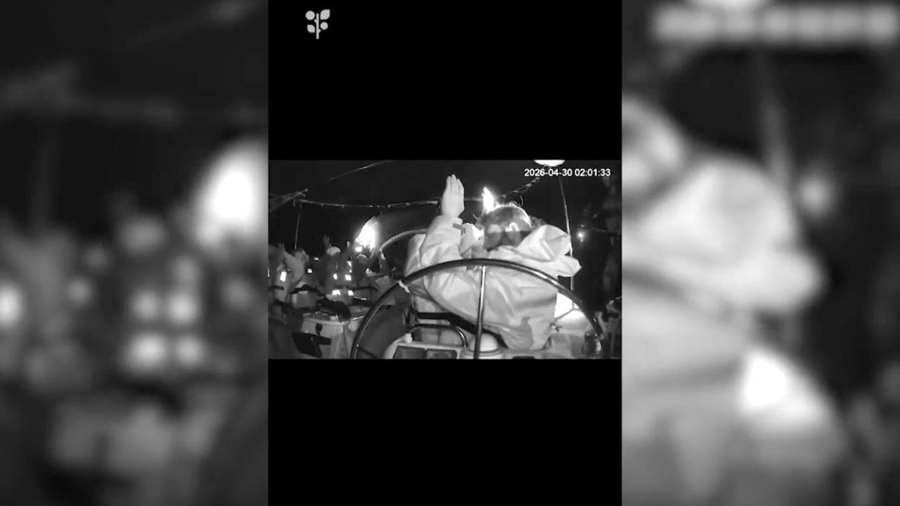 Flotilla bloccata da Israele vicino a Creta, blitz in acque internazionali: attivisti fermati e Farnesina in campo per gli italiani