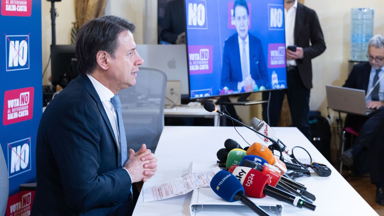 Conte detta le regole a Schlein: “Senza primarie niente alleanza”, il leader M5S lancia la sfida e si vede già a Palazzo Chigi