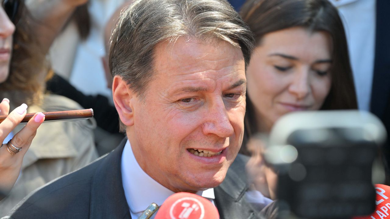 Giuseppe Conte operato, stop agli impegni del M5S: “Devo sottopormi a un intervento chirurgico”