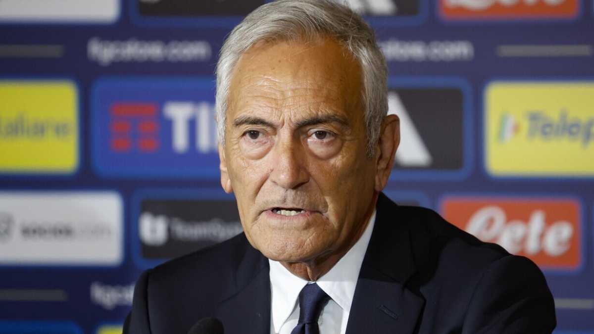 Gravina non si dimette dopo il tracollo dell’Italia, esplode la rivolta: da La Russa a Caressa, ora la Figc rischia il terremoto vero