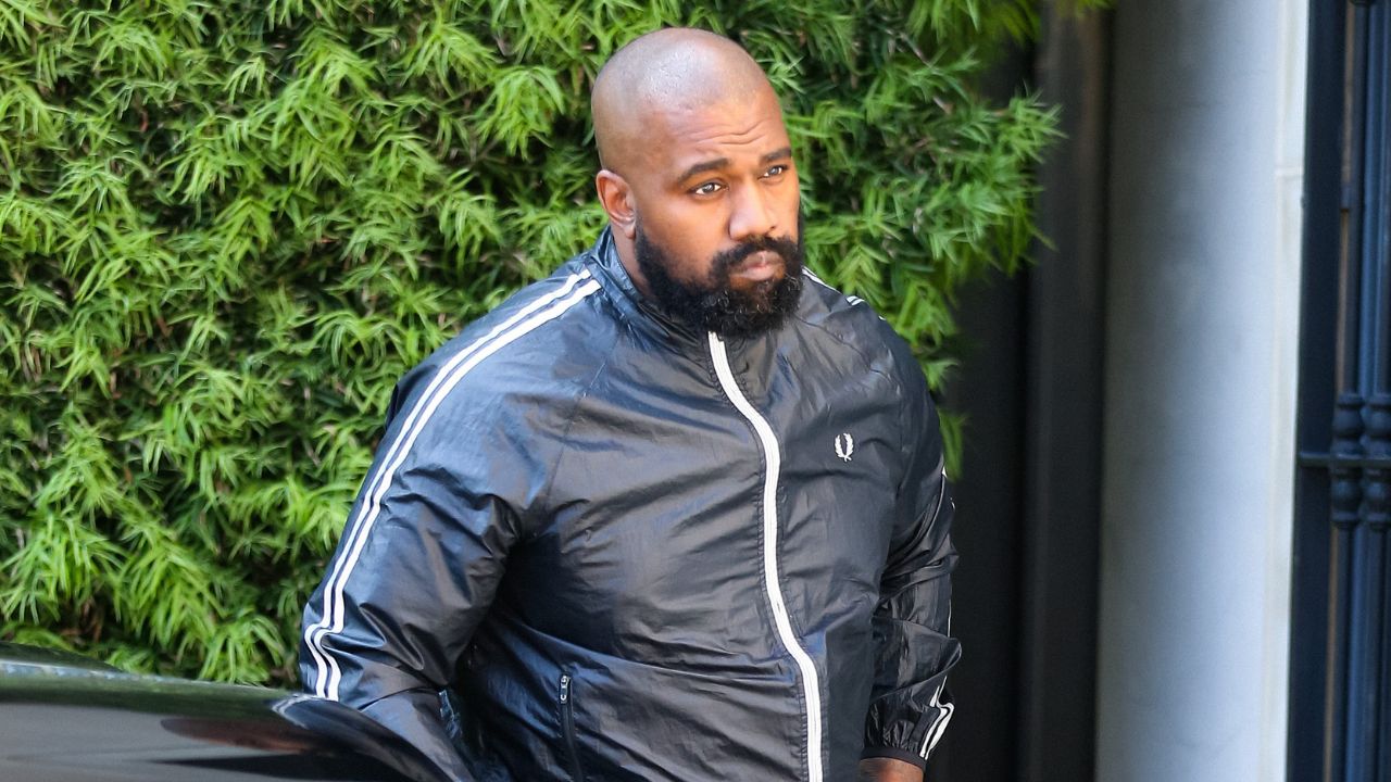 Kanye West, dopo Londra rischia lo stop anche a Reggio Emilia: “Niente svastiche anche qui”