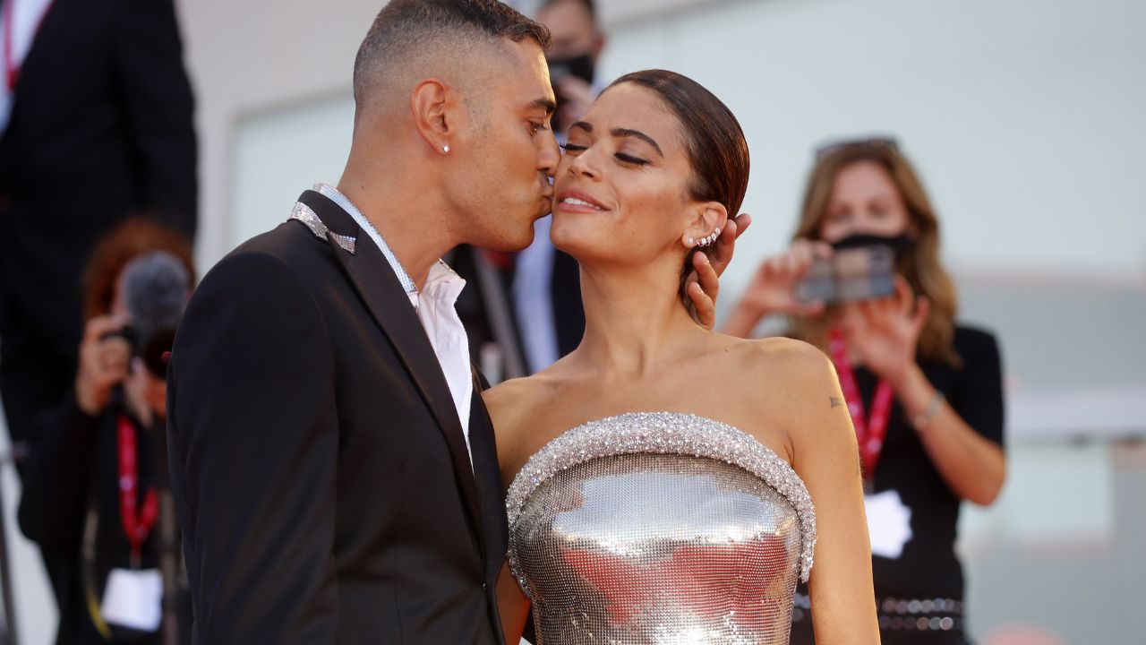 Elodie e Marracash di nuovo insieme: i due ex tornano sul palco e riaccendono l’emozione dei fan.