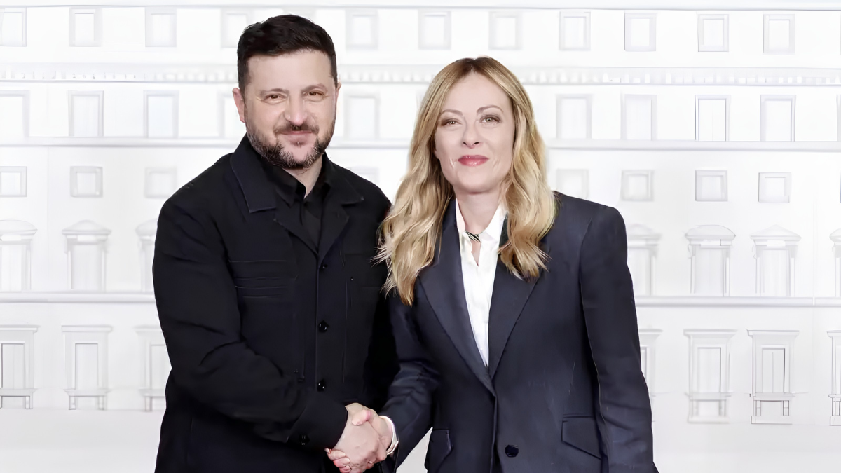 Insulti dalla tv russa contro Meloni: “Fascista, put**na e idiota”. Tajani convoca l’ambasciatore, Mattarella: “Parole volgari”