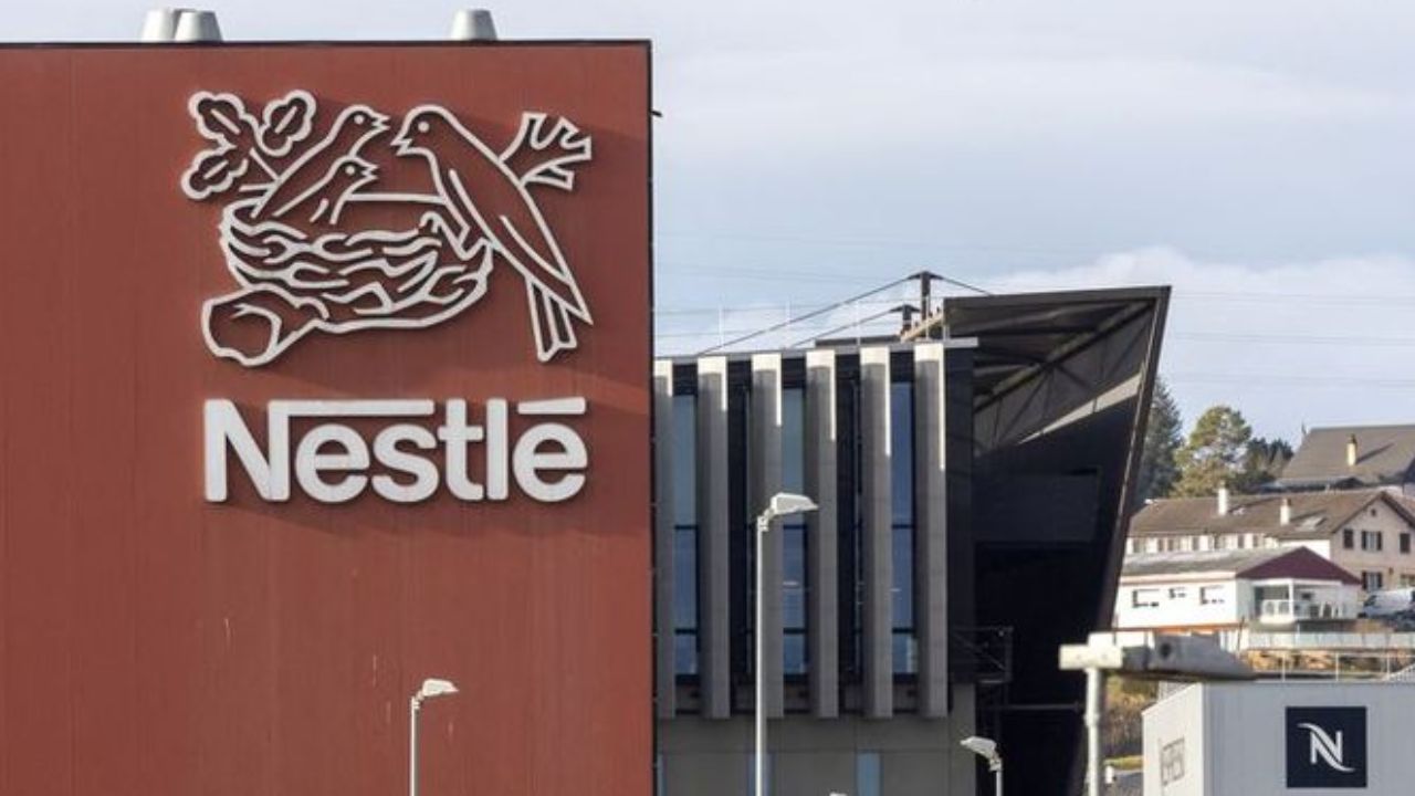 Nestlé vende il 50% della divisione acque: Sanpellegrino e Perrier nel mirino dei fondi, affare da 5 miliardi