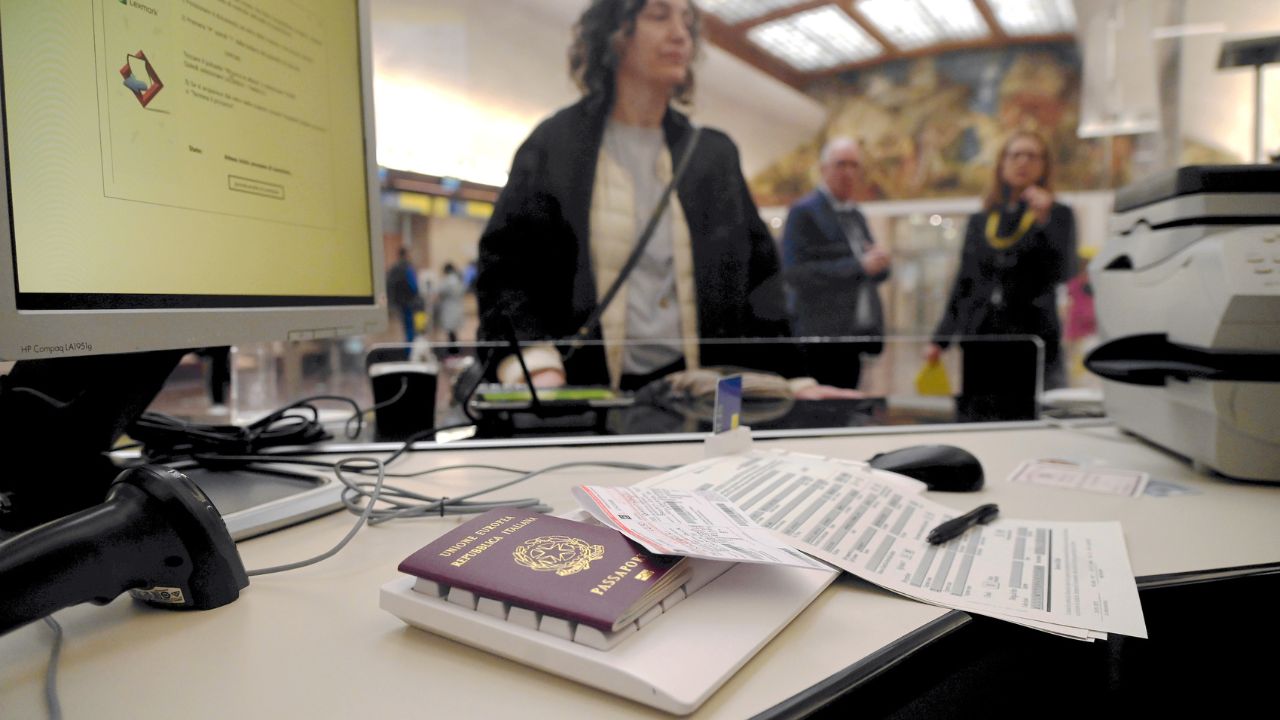 Poste Italiane dice addio alle lettere? Del Fante frena: “Perdiamo 100 milioni l’anno ma non faremo come la Danimarca”