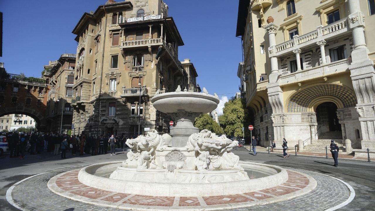 Dramma a Roma, 13enne precipita e muore nel quartiere Coppedè