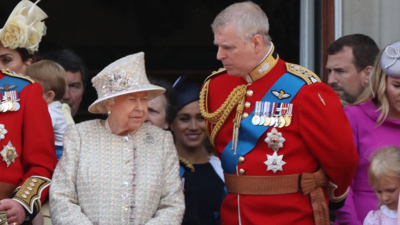 Caso Epstein, Elisabetta II e i 16 milioni per salvare Principe Andrea dalle accuse di aggressione sessuale. Ora con Re Carlo III il vento è cambiato