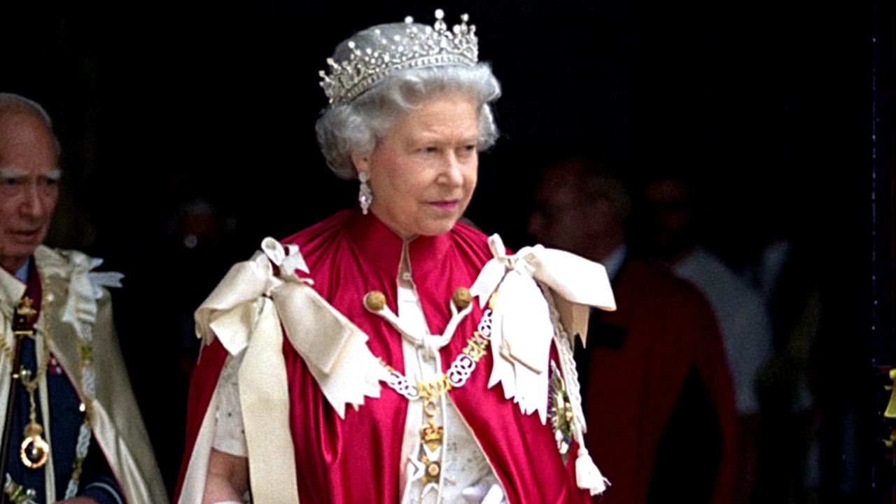 Londra celebra i 100 anni dalla nascita della Regina Elisabetta, una giornata di eventi e incontri regali